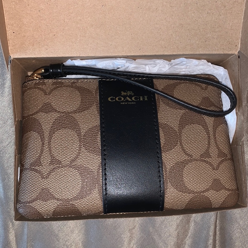 BRAND NEW COACH WRISTLET NWT